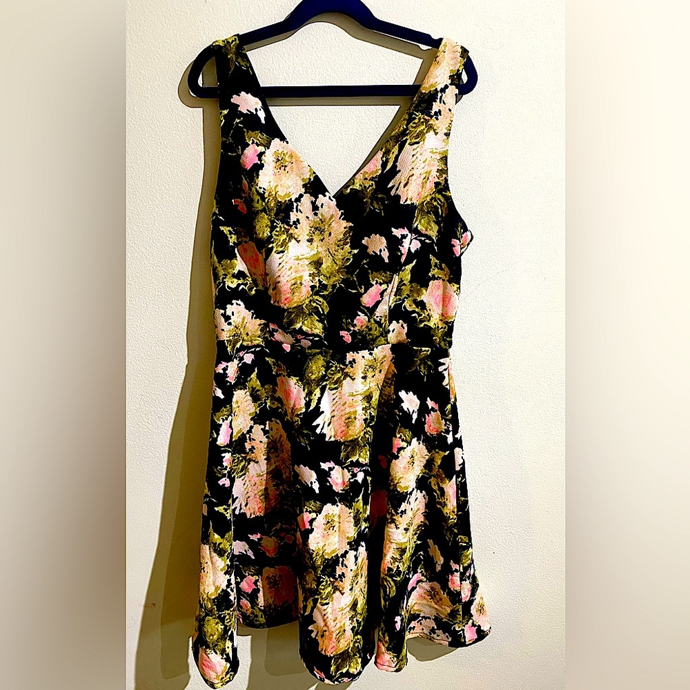 Bo Bel floral Dress size small.
